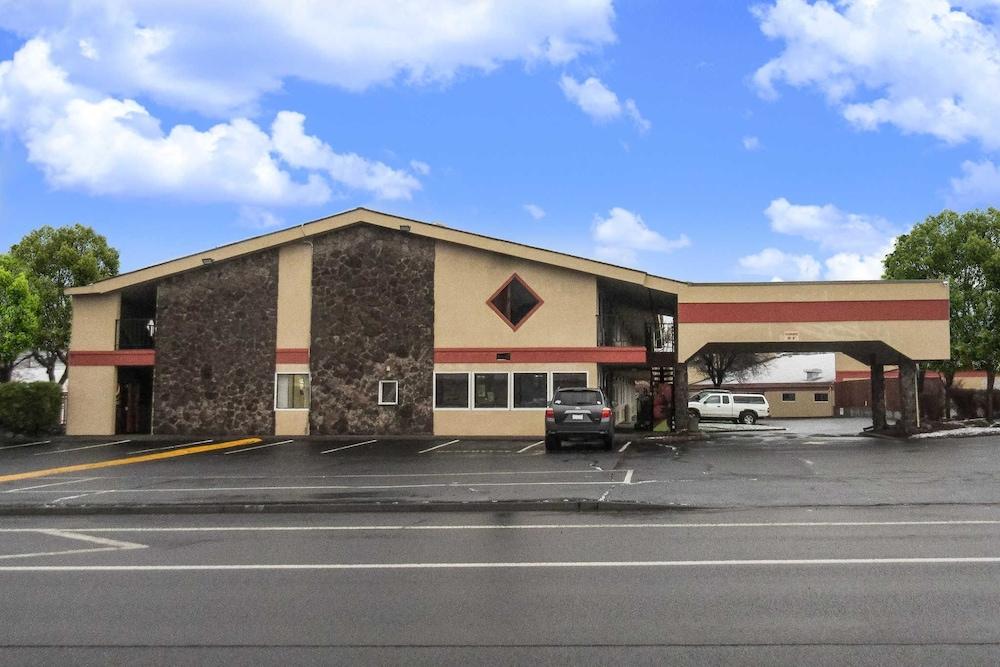 Quality Inn Klamath Falls - Crater Lake Gateway Exterior photo
